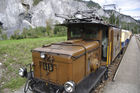 Die Ost-West-Alpentransversale mit dem Glacier Express von Zermatt bis St. Moritz zeigt die Schweizer Alpen im idyllischsten Postkartenformat. Die Reise zwischen dem Engadiner Hochtal, dem Landwassertal und der Wallisser Gletschewelt beeindruckt mit unzähligen landschaftlichen Höhepunkten. Die kühne Streckenführung verläuft über 291 Brücken und durch 91 Tunnels und ist bis heute eine bahntechnische Meisterleistung. 