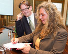 (c) fotodienst / Anna Rauchenberger - Wien, am 02.09.2010 -  Heute fand im Haus der Industrie die Generalversammlung des Wirtschaftsforums der Führungskräfte statt, wobei das Präsidium und der Bundesvorstand neu gewählt wurde. Im Anschluss an die Generalversammlung gab es einen Festvortrag zum Thema: 'Ausnahmezustand - Kommunikation abseits des Gewohnten -  Wie Sie trotz Veränderung im Unternehmen Vertrauen schaffen' FOTO: Autogrammstunde der Autorin des Buches und Festrednerin Katja Nagel.