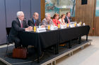 Das Verhütungskettchen
Foto: vlnr: Dr. Dirk Wildemeersch (Gent/BE), Univ. Prof. Dr. Franz Wierrani (Wien), 
OA Dr. Rudolf Wiborny (Horn), Dr.in Doris Linsberger (Krems), Bettina Weidinger (Inst. f. Sexualpädagogik), Dr. Schuhmayer
(C) fotodienst, Martina Draper

