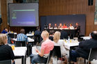 Das Verhütungskettchen
Foto: vlnr: Dr. Dirk Wildemeersch (Gent/BE), Univ. Prof. Dr. Franz Wierrani (Wien), 
OA Dr. Rudolf Wiborny (Horn), Dr.in Doris Linsberger (Krems), Bettina Weidinger (Inst. f. Sexualpädagogik), Dr. Schuhmayer
(C) fotodienst, Martina Draper

