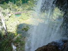 Die Plitvicer Seen in Kroatien zählen zu den größten und schönsten Nationalparks Europas. Offiziell 1949 gegründet wurde das knapp 300 km2 große Gebiet im hügeligen Karstgebiet unweit der Grenze zu Bosnien-Herzegowina 1979 als eines der ersten Naturdenkmäler weltweit in das UNESCO-Weltnaturerbe aufgenommen. Zu Ostern 1991 begann hier der Jugoslawien-Krieg mit blutigen Auseinandersetzungen zwischen serbischen Aufständischen und kroatischen Spezialeinheiten. Heute besuchen den Park jährlich etwa 900.000 Besucher. 