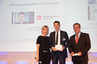 IR PROFESSIONALS - Gewinner Kategorie MDAX - ProSiebenSat.1 Media AG 
Foto: Moderatorin; Dirk Voigtländer ProSiebenSat.1 Media AG; Kay Bommer - Geschäftsführer Deutscher Investor Relations Verband e.V.