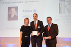 IR PROFESSIONALS - Gewinner Kategorie DAX30 - Oliver Schmidt - Allianz SE
Foto: Moderatorin; Dr. Reinhard Lahusen - Allianz SE ; Kay Bommer - Geschäftsführer Deutscher Investor Relations Verband e.V.