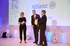 IR PROFESSIONALS - Gewinner Kategorie DAX30 - Oliver Schmidt - Allianz SE 
Foto: Moderatorin; Dr. Reinhard Lahusen - Allianz SE ; Kay Bommer - Geschäftsführer Deutscher Investor Relations Verband e.V.