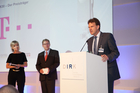 Gewinner Kategorie DAX30 - Deutsche Telekom AG 
Foto: Moderatorin; Dr. Thomas Dannenfeldt - Group CFO Deutsche Telekom AG; Kay Bommer - Geschäftsführer Deutscher Investor Relations Verband e.V.