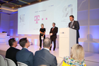 Gewinner Kategorie DAX30 - Deutsche Telekom AG 
Foto: Moderatorin; Dr. Thomas Dannenfeldt - Group CFO Deutsche Telekom AG; Kay Bommer - Geschäftsführer Deutscher Investor Relations Verband e.V.