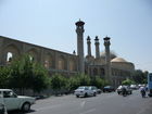 © Fotodienst / Wilfried Seywald. Teheran, Auch die dem Märthyrer Motahhari gewidmete Große Moschee und Koranschule von Sepahsalar südlich des alten iranischen Parlaments stammt aus der Qadjarenzeit. Sie hat eine Fläche von 16.000 m2 und wurde von einem Kanzler von Nassreddin Shah begründet.