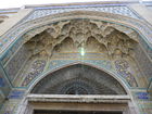 © Fotodienst / Wilfried Seywald. Teheran, Auch die dem Märthyrer Motahhari gewidmete Große Moschee und Koranschule von Sepahsalar südlich des alten iranischen Parlaments stammt aus der Qadjarenzeit. Sie hat eine Fläche von 16.000 m2 und wurde von einem Kanzler von Nassreddin Shah begründet. Im Bild: Der IWAN am Eingangstor.