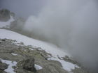 (C)Fotodienst/ Dr. Wilfried Seywald; Wegen der sehr rasch wechselnden Witterung und der Schwefeldämpfe auf dem Gipfel des Damavand wird der rasche Abstieg empfohlen. Im Bild: Blick zurück auf den Gipfel, Schwefeldampfschwaden.