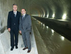 (C)fotodienst/Anna Rauchenberger -  Wien, am 28.06.2010 -  Die Kapsch CarrierCom stattet die ÖBB mit digitalem Zugfunk aus (GSM-R). Nach verschienen Pilotstrecken wurde nun auch die mit dem Lainzertunnel verbundene Weichenhalle Purkersdorf mit digitalem Zugfunk modernisiert. FOTO v.l.: Herwig Wiltberger, Vorstand der ÖBB-Infrastruktur AG, Thomas Schöpf, COO Kapsch CarrierCom, hier im im Bau befindlichen Lainzer Tunnel