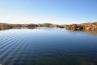 Der Lake Oanob Resort verfügt über einen grossen Stausee mitten in der Wüste und liegt nahe Windhoek. Lake Oanob Resort is ioffering watersport in the middle of the Namibian Kalahari near Rehoboth. 