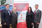 (c) fotodienst / Anna Rauchenberger - Wien, am 01.06.2010 -  Bei einer Pressekonferenz im Bundeskanzleramt wurde heute der erste E-Government Browser Österreichs vorgestellt. Die Initiative von Digitales Österreich mit Unterstützung von Microsoft Österreich soll in Zukunft allen ÖsterreicherInnen ihre E-Government Anwendungen erleichtern: Egal ob Rechtsauskunft, Lohnsteuerausgleich oder Sicherheitsinformationen. FOTO v.l.: Christian Rupp, Sprecher der Plattform Digitales Österreich, Bundeskanzleramt, Manfred Matzka, Sektionschef Sektion I, Bundeskanzleramt, Petra Jenner, Geschäftsführerin, Microsoft Österreich, Robert Lampl, Leiter Geschäftsbereich Online Services & Windows, Microsoft Österreich