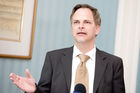 (c) fotodienst / Anna Rauchenberger - Wien, am 27.04.2010 – Die betrieblichen Vorsorgekassen in Österreich verwalten mittlerweile ein Vermögen von knapp 3 Milliarden Euro im Rahmen der Abfertigung neu. Jeder dritte Österreicher vertraut auf sichere und stabile Veranlagungsergebnisse für die betriebliche Zusatzpension. Im Rahmen eines Expertengsprächs in Wien wurden die Bedeutung von verantwortungsvollem Management und nachhaltigem Investment im österreichischen Vorsorgesystem diskutiert. FOTO: Mag. Reinhard Friesenbichler, Unternehmensberater und Experte für Nachhaltiges Management