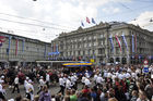 Über 3500 Zunftleute nahmen am traditionellen Zürcher Sechseläutenumzug teil, gesäumt von zehntausenden von Zuschauern entlang der Bahnhofstrasse, am Paradeplatz und Limmatquai