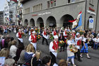 Zürich: Zehntausende von Zuschauern besuchten den traditionellen Sechseläuten-Festumzug und säumten den Limmatquai. Zürich-City: Ten thousands of people joined the traditional Sechseläuten-Parade at the Limmatquai