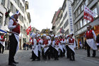 Zürcher Sechseläuten-Umzug in der Augustinergasse. Das Defilee der Zunftleute am Fest der Zürcher Zünfte.