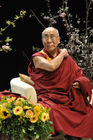 Der Dalai Lama in Zürich an der 50 Jahr Feier der tibetischen Enklave in der Schweiz bei der Veranstaltung von Mind & Life im Zürcher Kongresshaus. H.H. Dalai Lama at the 50 years celebration of  and conference at the Kongress-Center. H.H. Dalai Lama at the 50 years celebration of  and conference at the Kongress-Center in Zürich.