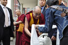 Seine Heiligkeit der Dalai Lama, geistiges Oberhaupt der tibetischen Exilregierung bei seinem Besuch in Zürich. H.H. Dalai Lama, spiritual buddhist leader of the Tibetian Exil-government at his visit in Zürich