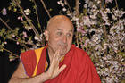 Ven. Matthieu Ricard an der Mind & Life Konferenz im Zürcher KOngr4esshaus mit dem Dalai Lama teil. 