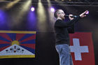 Kuti MC begeisterte und berührte die Zürcher Tibet-Kundgebungsteilnehmer mit seiner Poesie im friedlichen Kampf der Tibeter für die Autonomie von Tibet.