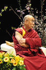 Der Dalai Lama in Zürich an der 50 Jahr Feier der tibetischen Enklave in der Schweiz bei der Veranstaltung von Mind & Life im Zürcher Kongresshaus. H.H. Dalai Lama at the 50 years celebration of  and conference at the Kongress-Center. H.H. Dalai Lama at the 50 years celebration of  and conference at the Kongress-Center in Zürich.