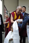 Der Dalai Lama bei seinem Besuch in der Schweiz anlässlich der Jubiläums-Feier der Ankunft der ersten tibetischen Flüchtlinge in der Schweiz. The Dalai Lama at his visit in Zürich due to the 50 years celebration ceremony of the arrival of the first tibetian refugies in Switzerland.