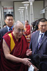 Der Dalai Lama bei seinem Besuch in der Schweiz anlässlich der Jubiläums-Feier der Ankunft der ersten tibetischen Flüchtlinge in der Schweiz. The Dalai Lama at his visit in Zürich due to the 50 years celebration ceremony of the arrival of the first tibetian refugies in Switzerland.