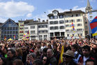 Zürich: Es gibt viele Freunde eines von Chinas Okkupation befreiten Tibet in der Schweiz, wie die Kundgebung auf dem Münsterhof anlässlich des Besuchs des Dalai Lama zeigte. Zürich: In Switzerland they are many supporter of a Free Tibet as the demonstrations shows when the Dalai Lama held his publis speach