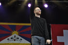 Kuti MC begeisterte und berührte die Zürcher Tibet-Kundgebungsteilnehmer mit seiner Poesie im friedlichen Kampf der Tibeter für die Autonomie von Tibet.