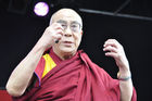 Seine Heiligkeit, der Dalai Lama, bei seiner Rede auf dem Münsterplatz vor rund 8000 Teilnehmern. 