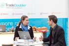 Weniger Aussteller und weniger Besucher, die zweite Swiss Online Marketing Messe in Zürich am 24. und 25. März 2010 hatte trotzdem einiges zu bieten. Über 1000 Fachbesucher informierten sich in den Konferenzbeiträgen und an den Messeständen über die Trends im Digitalen Marketing. Vor allem die Themen Facebook, Twitter & Co. elektrisierten die Besucher/innen. Die dritte Auflage der Messe soll am 30/31. März 2011 stattfinden und verstärkt die Medien- und Kommunikationswirtschaft mit einbinden. 