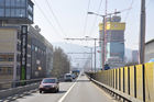 Bauarbeiter sanieren die Zürcher Hardbrücke, die wichtigste und meistberfahrene Nord-Süd-Transit-Achse Zürichs. Construction workers restoring the Hardbridge, Zürichs most important north-south-transit highway