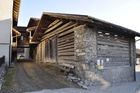 Zeitzeuge: Ein alter Scharanser Stall im Dorfkern des Domleschger Bauern-Dorfes