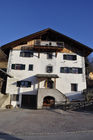 Im Bauerndorf Scharans im Domleschg stehen viele alte Bauernhäuser. In the swiss alpine village Scharans you will find a lot of old farmhouses