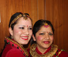 (C) fotodienst/Wolfgang Weitlaner; Beim Nepal-Abend tanzten junge nepalesische Mädchen in traditionellen Gewändern. 