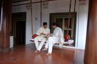 Die Yoga-Lehrer in der königlichen Suite des Kalari Kovilakom Ayurveda Healing Palace Palast der cgh earth group, Indiens Ökopionieren. 