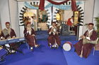 Musiker des Gastgeberlandes Tunesien spielen auf der Ferienmesse Fespo traditionelle Lieder.