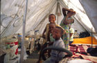 Flüchtlingskinder des südafrikanischen Bürgerkriegs zwischen ANC- und IFP-Anhängern im IKRK-Flüchtlingslager in Margate. 