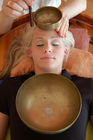 Tibetische Klangschalen-Therapie im Ayurveda-Zentrum Triguna in Badenweiler