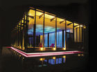Der Pool des Luxushotel Waldhaus in Flims ist nachts schön beleuchtet. Illuminated spa-ppol of the luxury Waldhaus Hotel in Flims