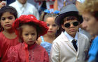 Kubanische Kinder, Mädchen und Knaben, am Nationalfeiertag José Marti: cuban school-kids, girls, boys, at the national day celebration of José MArti