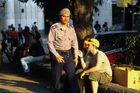  An jeder Ecke in Havanna stehen  mehrere Polizisten, die streng darauf achten, dass die Einheimischen so wenig wie möglich Kontakt mit den Touristen haben. Policemen at every corner in Havanna obeing and  supressing the cuban people
