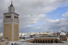 Der Ausblick von der Garten-Terrasse des Teppichhändlers auf die Ez Zitouna-Moschee im Zentrum der Medina von Tunis