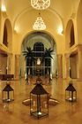 Die orientalische Lobby des Luxushotels Le Residence in Tunis strahlt mit seinem Lichterglanz und den Laternen eine gemütliche Atmosphäre aus