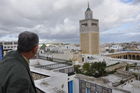 Der Ausblick von der Garten-Terrasse des Teppichhändlers auf die Ez Zitouna-Moschee im Zentrum der Medina von Tunis