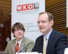 (c) fotodienst / Anna Rauchenberger - Wien, am 02.12.2009 - Heute wurde in der Wirtschaftskammer Wien die neue Karmasin - Studie 'Erfolgsstrategien österreichischer Unternehmen aus der Krise' präsentiert. Die Studie soll als Wegweiser für wirtschaftlich schwierige Momente dienen. Die Wirtschaftskammer Wien bietet mit 'Fit 2010'  Wiener KMUs ein konzentriertes Maßnahmenbündel zum Durchstarten. FOTO: Alfred Harl, CMC, Obmann Fachverband Unternehmensberatung und Informationstechnologie (UBIT)