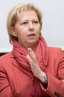 (c) fotodienst / Anna Rauchenberger - Wien, am 02.12.2009 - Heute wurde in der Wirtschaftskammer Wien die neue Karmasin - Studie 'Erfolgsstrategien österreichischer Unternehmen aus der Krise' präsentiert. Die Studie soll als Wegweiser für wirtschaftlich schwierige Momente dienen. Die Wirtschaftskammer Wien bietet mit 'Fit 2010'  Wiener KMUs ein konzentriertes Maßnahmenbündel zum Durchstarten. FOTO: KR Brigitte Jank, Präsidentin Wirtschaftskammer Wien