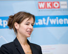 (c) fotodienst / Anna Rauchenberger - Wien, am 02.12.2009 - Heute wurde in der Wirtschaftskammer Wien die neue Karmasin - Studie 'Erfolgsstrategien österreichischer Unternehmen aus der Krise' präsentiert. Die Studie soll als Wegweiser für wirtschaftlich schwierige Momente dienen. Die Wirtschaftskammer Wien bietet mit 'Fit 2010'  Wiener KMUs ein konzentriertes Maßnahmenbündel zum Durchstarten. FOTO: Dr. Sophie Karmasin, Karmasin Motivforschung