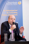 (c) fotodienst / Anna Rauchenberger - Wien, am 14.11.2009 - Der 30. Österreichische Controllertag fand vom 13. bis 14.November im Tagungszentrum des Schlosses Schönbrunn statt und stand diesmal unter dem Motto 'Der Weg aufwärts - Financial Leadership'. Damit wollte das Österreichische Controller-Institut einen bewussten Akzent gegen Kleinmut und Zukunftsangst, ausgelöst durch die Finanz-Krise, setzen. FOTO: Mag. Ing. Werner Neuwirth-Riedl, CFO Baumax AG