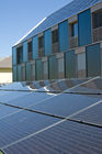 Solarenergieanlage auf einem Mehrfamiliendach. Solrenergy-panel on the roof of a building
